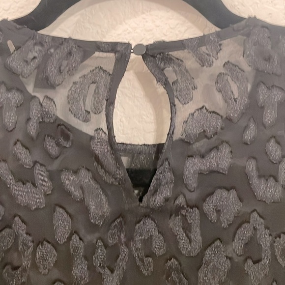 Express Women Tunic XS Black Semi Sheer Animal Print Monochrome Contemporary - Picture 6 of 16